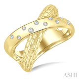 1/10 Ctw Split Crisscross Flush Set Round Cut Diamond Fashion Ring in Yellow Gold Vermeil