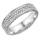 A wedding band in white gold with 85 round diamonds and rope detailing.