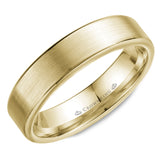 A wedding band in yellow gold with a brushed center and polished edges.