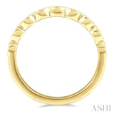 1/10 Ctw Marquise Mount Link Round Cut Diamond Wedding Band in 14K Yellow Gold