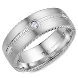 A wedding band in white gold with six round diamonds and rope detailing.