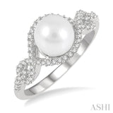 Pearl & Diamond Fashion Ring